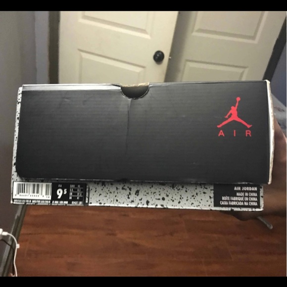 Supreme x Air Jordan 5 RETRO ‘Desert Camo’ - Picture 7 of 7